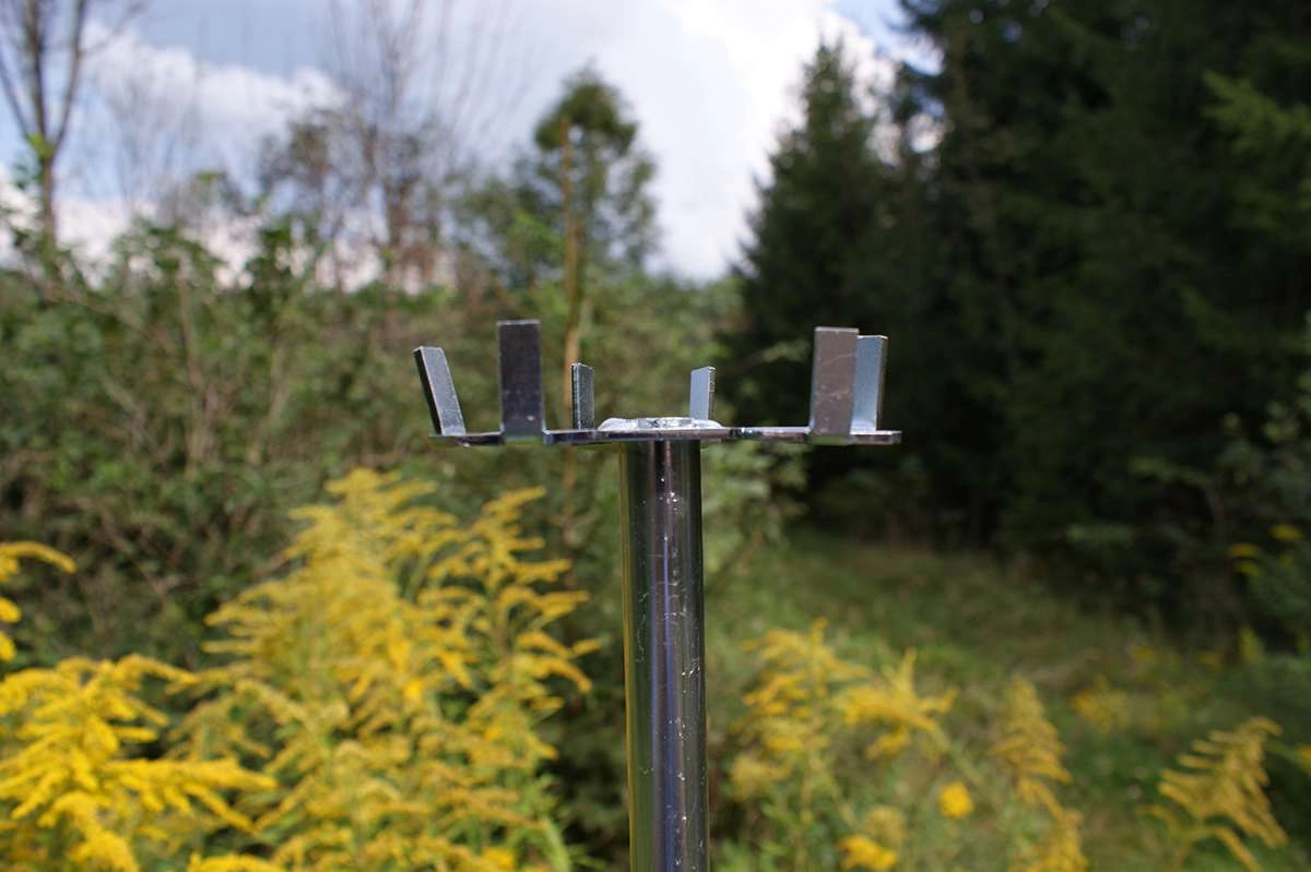 Trap Stand for Three Bark Beetle Slit Traps - Fastening hook for the trap on the top Trap Stand for Three Bark Beetle Slit Traps - Fastening hook for the trap on the top