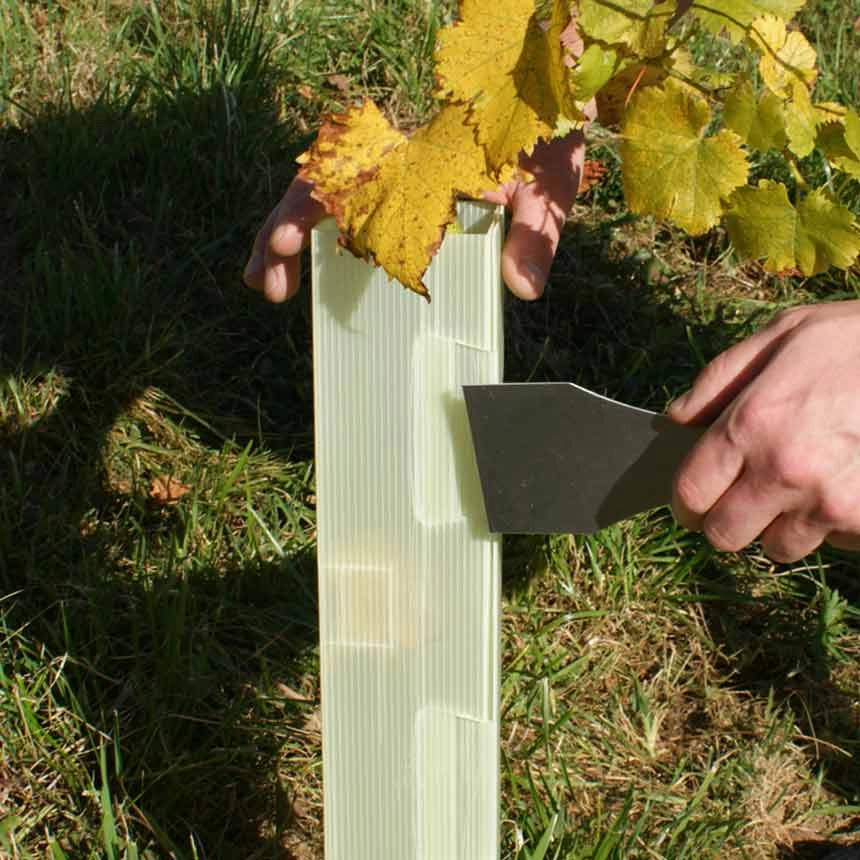Öffnen der Laschen mit dem Laschenöffner Öffnen der Laschen mit dem Laschenöffner