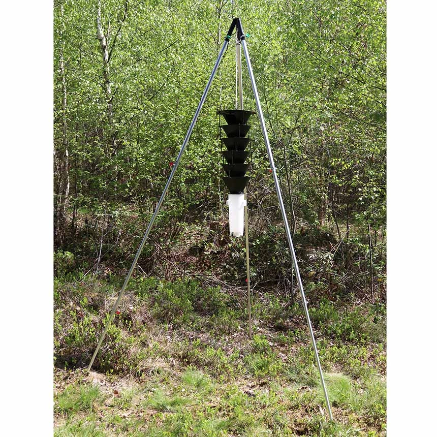 Setup of the trap with the universal trap stand Setup of the trap with the universal trap stand