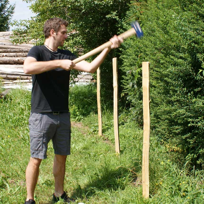 Baumpfahl dreikant aus Akazienholz Baumpfahl dreikant aus Akazienholz
