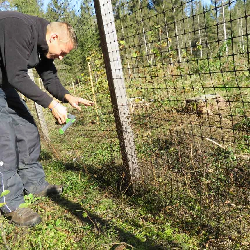Montage WitaPro Hasensperre am WitaPro Wildzaun