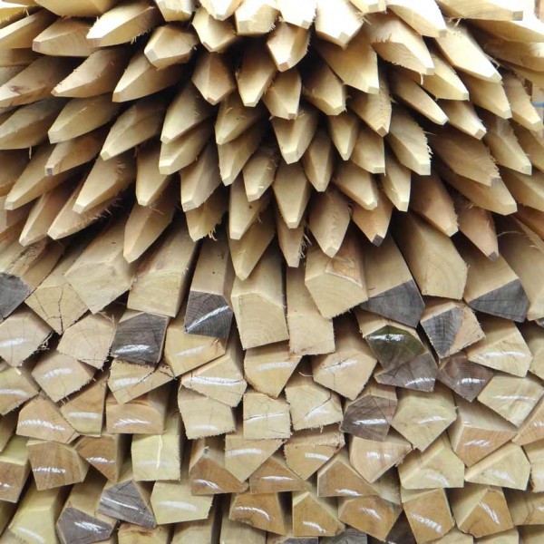 Baumpfahl dreikant aus Akazienholz